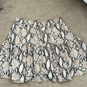 Snake skin flowy skirt, size Large